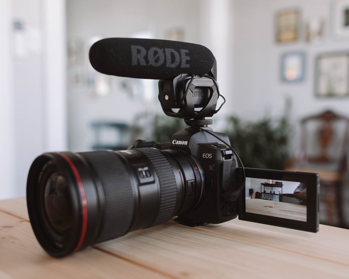 20 Best Cameras for Vlogging in 2023 (The Ultimate Buying Guide)