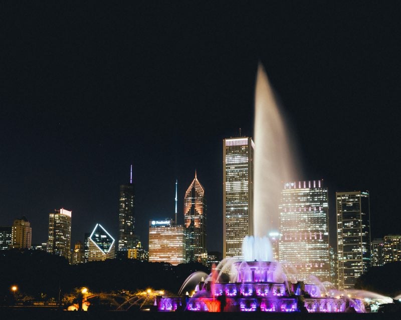 Buckingham Fountain at night in Chicago