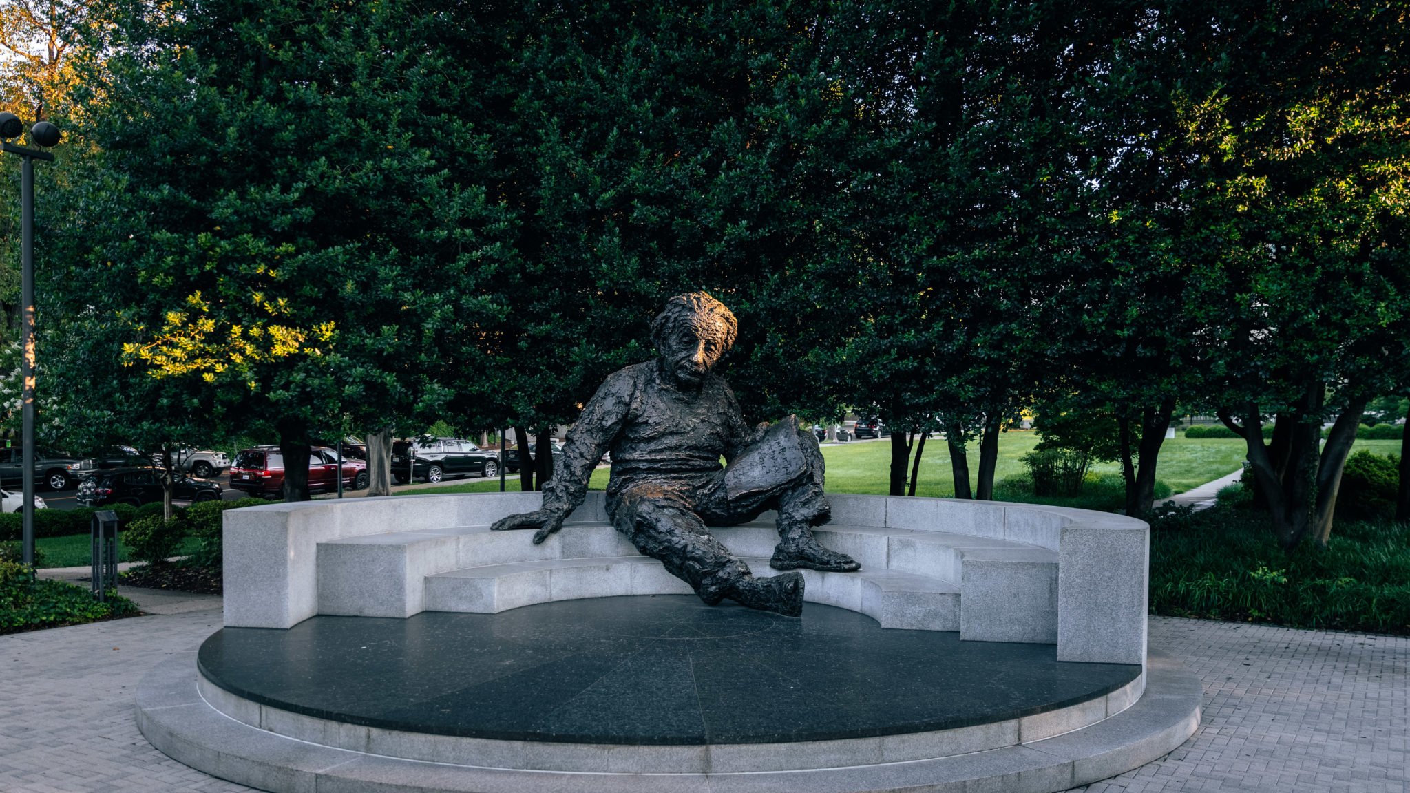 Albert Einstein Memorial: Washington DC Guide & Photos