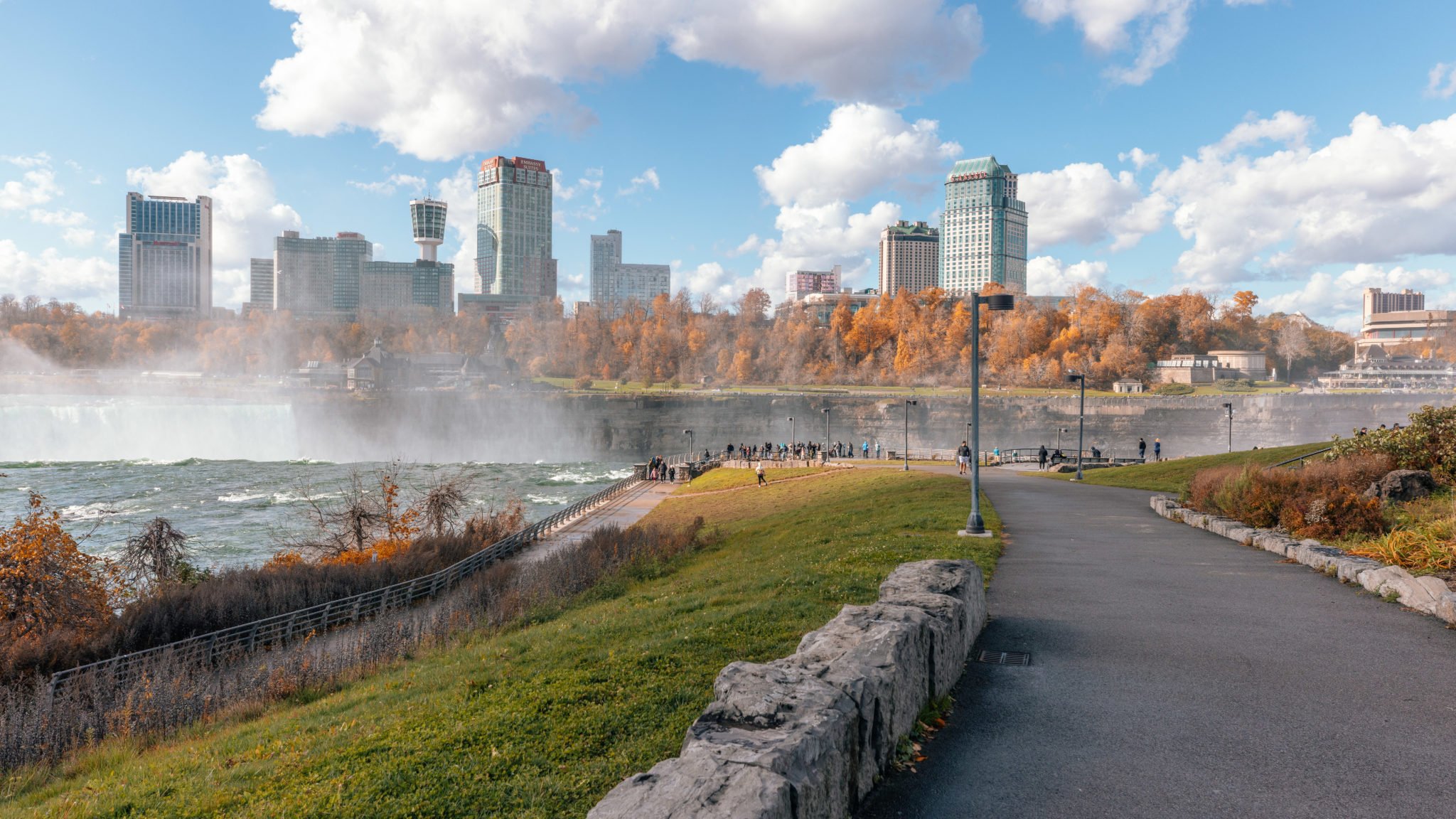 Visiting Niagara Falls (Photos & Travel Guide)