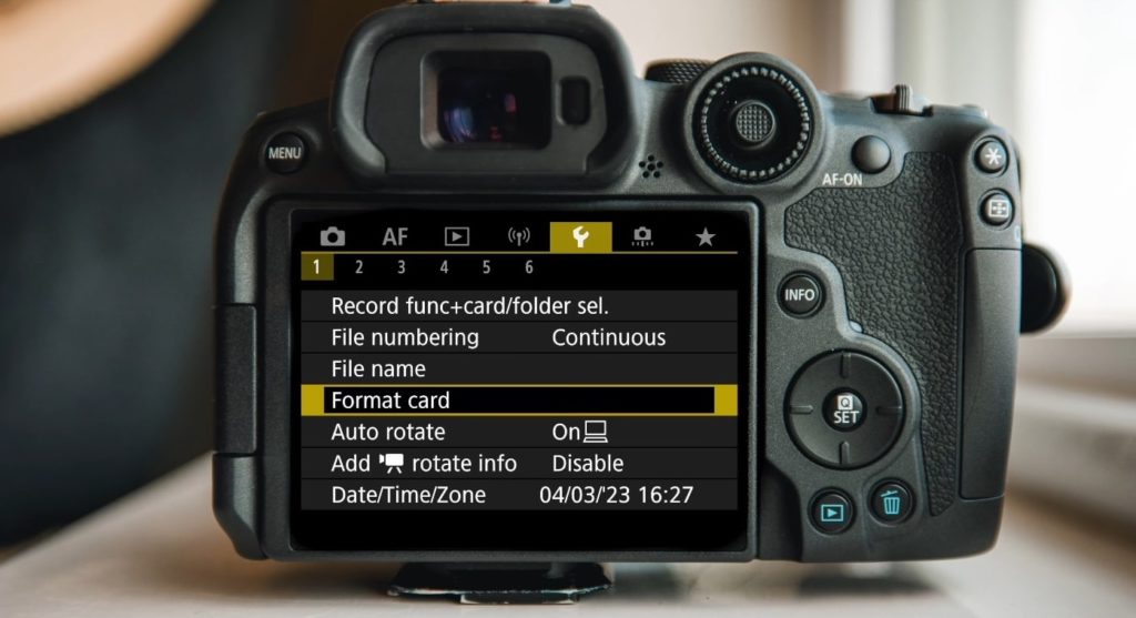 Formatting a memory card on the Canon EOS R7