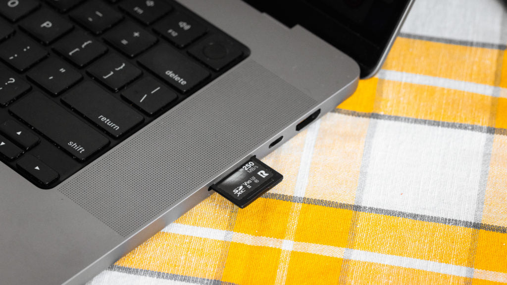 SD card in Macbook Pro memory card slot